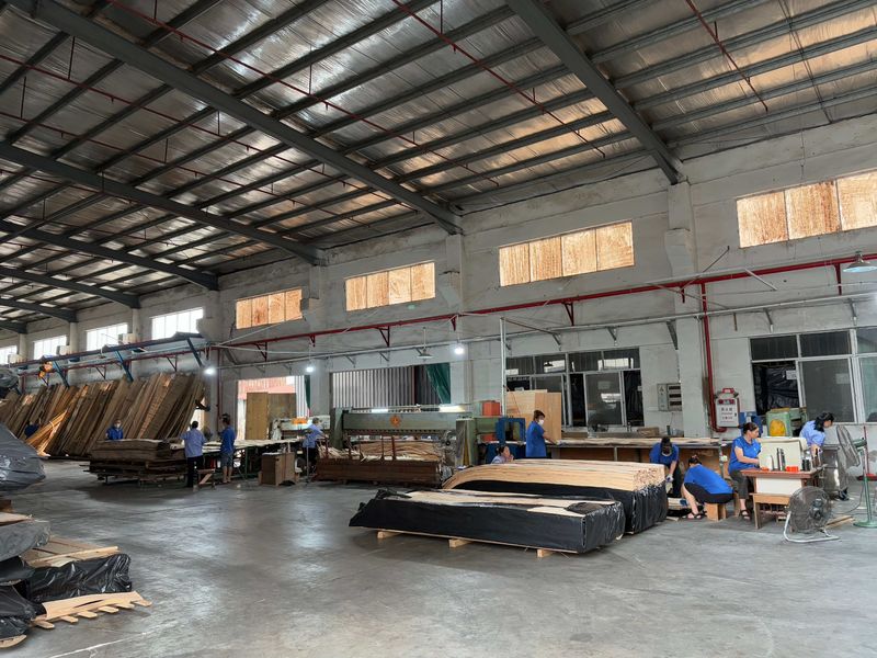 Dongguan Lingfeng Wood Industry Co., Ltd. linia produkcyjna producenta